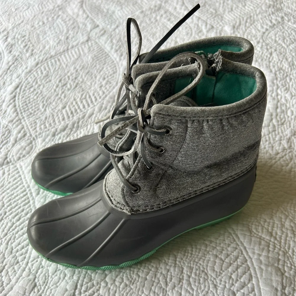 Sperry Saltwater Boot Y3 (W5). Grey fabric/grey rubber base w/green. Great shape